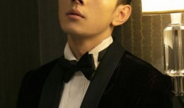 李佳琦爆料抽烟视频,网红形象突变，真实生活引热议